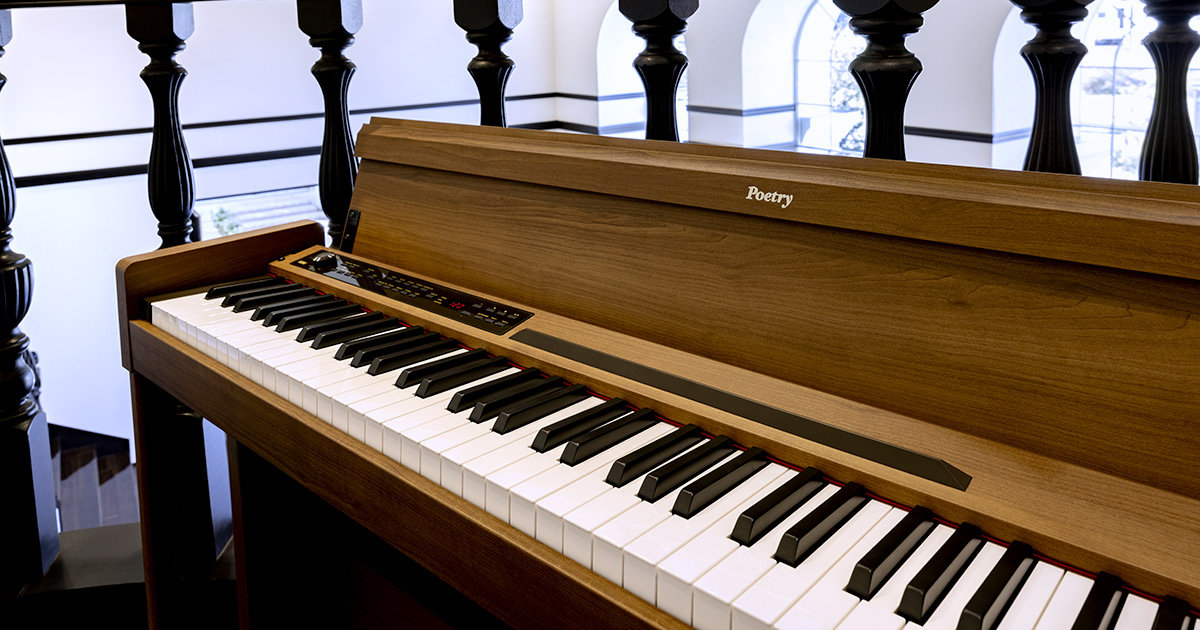 Poetry adotta la rinomata tastiera RH3 Real Weighted Hammer Action 3, usata con successo in molti altre tastiere e piani digitali del catalogo KORG. RH3 emula accuratamente la sensazione tattile di un piano a coda