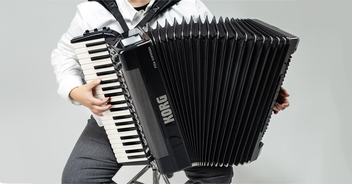 FISA SUPREMA PIANO MBK offre la sensazione di suonare un'autentica fisarmonica 120 bassi, grazie all’emulazione per modellazione fisica di 45 diversi tipi di fisarmoniche acustiche FISA SUPREMA PIANO MBK offre la sensazione di suonare un'autentica fisarmonica 120 bassi, grazie all’emulazione per modellazione fisica di 45 diversi tipi di fisarmoniche acustiche
