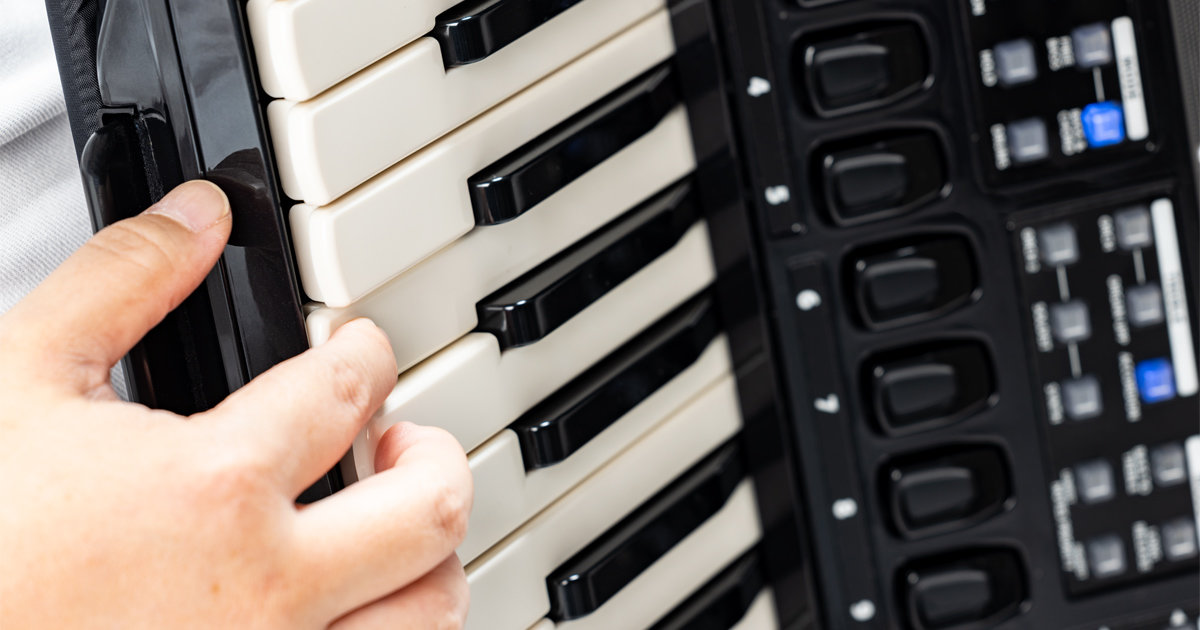 FISA SUPREMA consente il controllo completo di ogni dettaglio esecutivo, è possibile infatti stratificare i suoni tra loro per creare le combinazioni timbriche più complesse, memorizzare e richiamare rapidamente la loro configurazione tramite apposite “Scene” FISA SUPREMA consente il controllo completo di ogni dettaglio esecutivo, è possibile infatti stratificare i suoni tra loro per creare le combinazioni timbriche più complesse, memorizzare e richiamare rapidamente la loro configurazione tramite apposite “Scene”