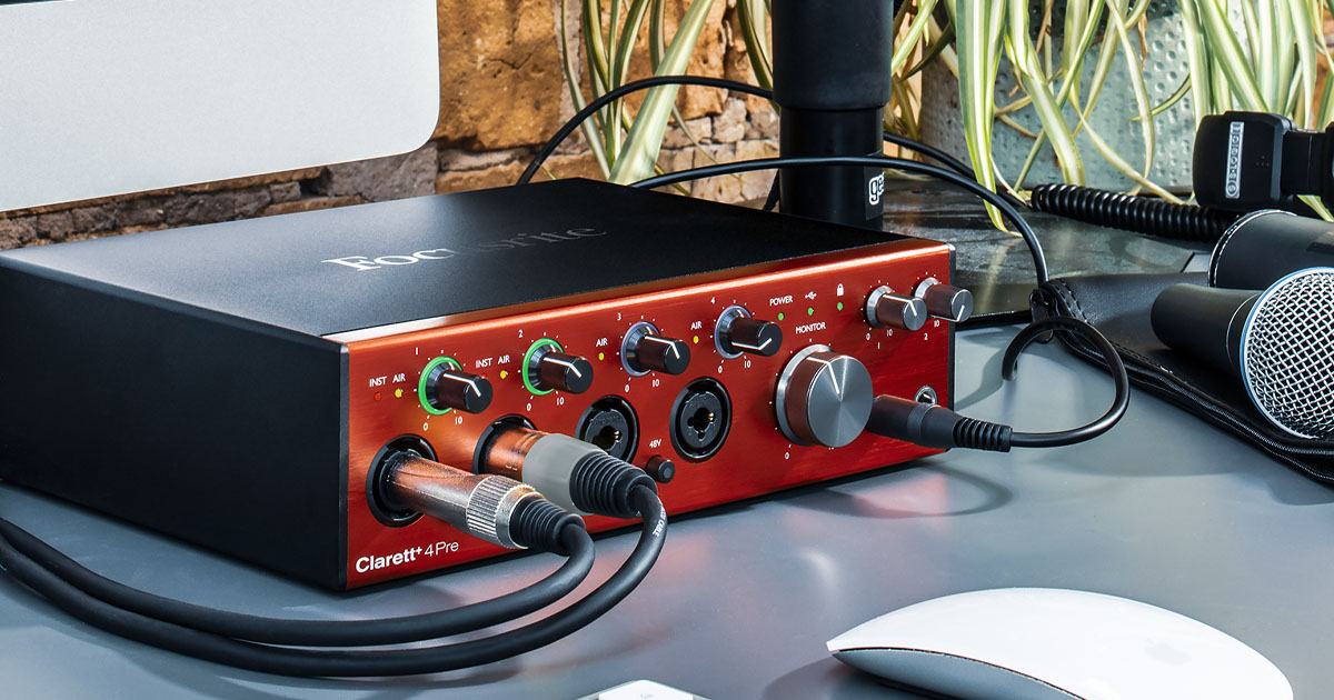 Focusrite Clarett+ 4 Pre è un’interfaccia audio USB professionale con 4 ingressi preamplificati più 4 ingressi line jack da 1/4”, per un totale di 8 ingressi analogici, 4 uscite jack TRS da ¼” e due uscite cuffia con i rispettivi controlli di volume sul pannello frontale. Connettività audio digitale: ingresso e un’uscita S/PDIF coassiali e un ingresso ottico ADAT per un totale di 18 in e 8 out utilizzabili in contemporanea. 