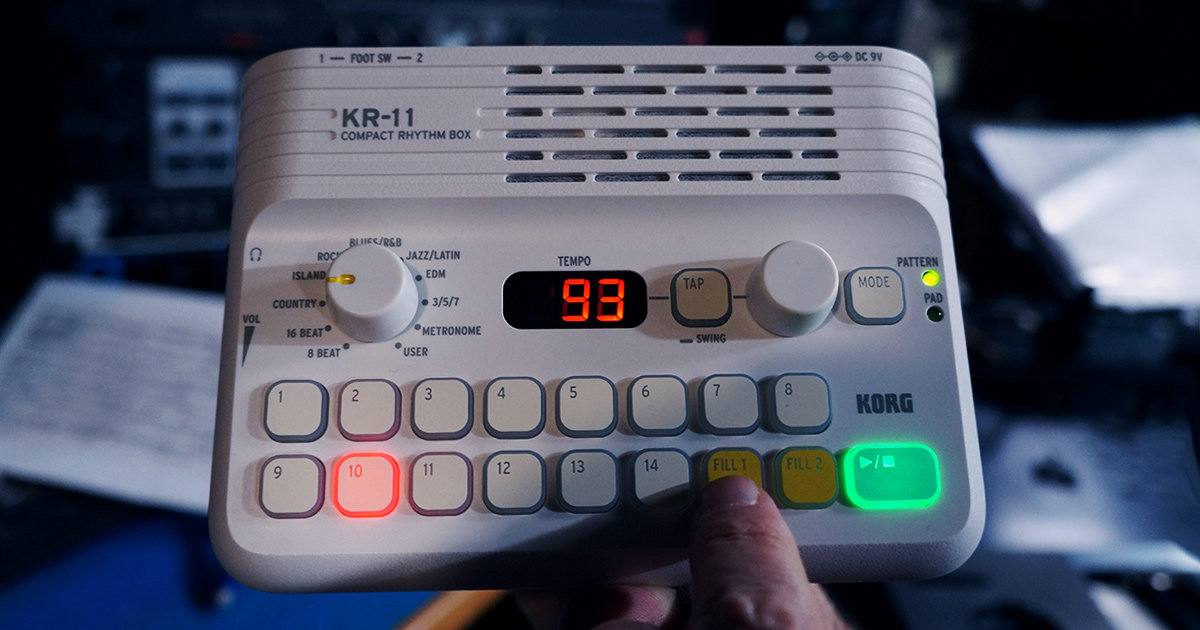 KR-11 è semplicissima da usare! Basta scegliere il genere preferito e premere Play, ogni genere comprende 14 variazioni per un totale di 126 pattern distinti, oltre a 14 Slot dedicati su cui gli utenti possono facilmente salvare i propri pattern personali. KR-11 è semplicissima da usare! Basta scegliere il genere preferito e premere Play, ogni genere comprende 14 variazioni per un totale di 126 pattern distinti, oltre a 14 Slot dedicati su cui gli utenti possono facilmente salvare i propri pattern personali.