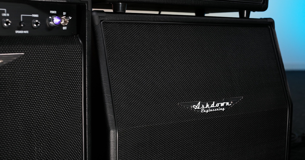 La serie SX offre un'ampia scelta di cabinet in configurazione 1x12 e 2x12, dritti o angolati e una 4x12. Tutti montano coni Celestion 70/80.