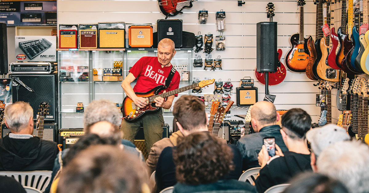 Guarda le foto del Demo Tour 2024 di Eko Guitars insieme a Massimo Varini presso Music Store di Pesaro!