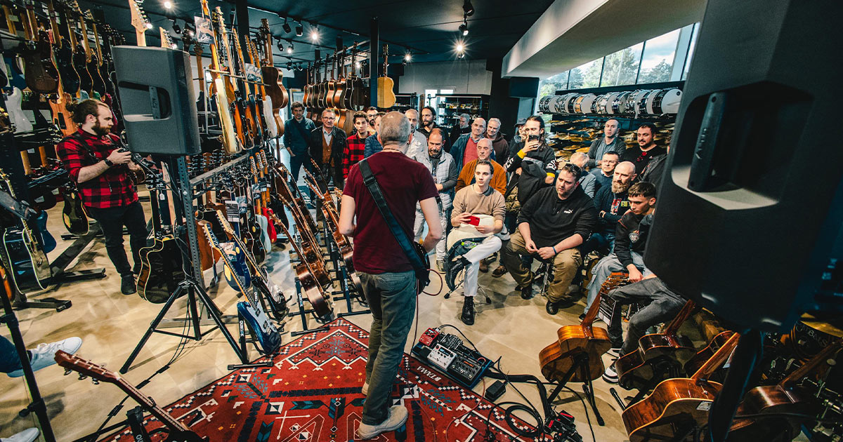 Guarda le foto del Demo Tour 2024 di Eko Guitars con Massimo Varini presso Pick Music Bazar di Perugia!