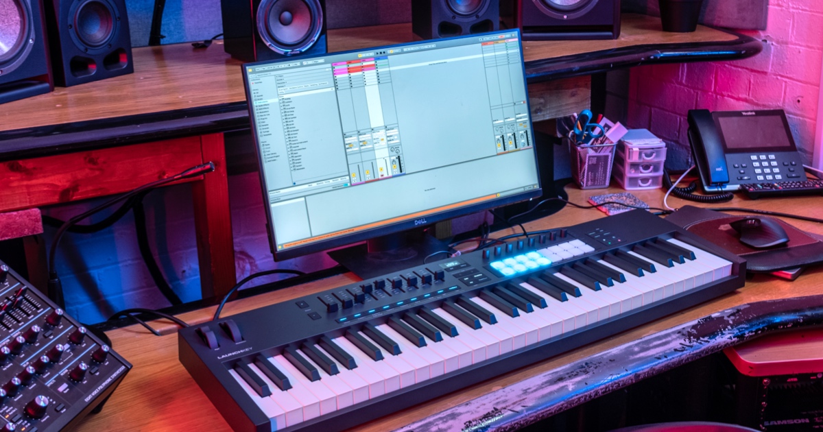 Novation Launchkey MK4 - DAW Controller MIDI USB a tastiera 