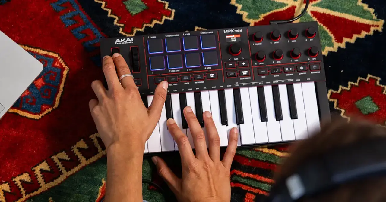 AKAI PRO MPKmini MKIV