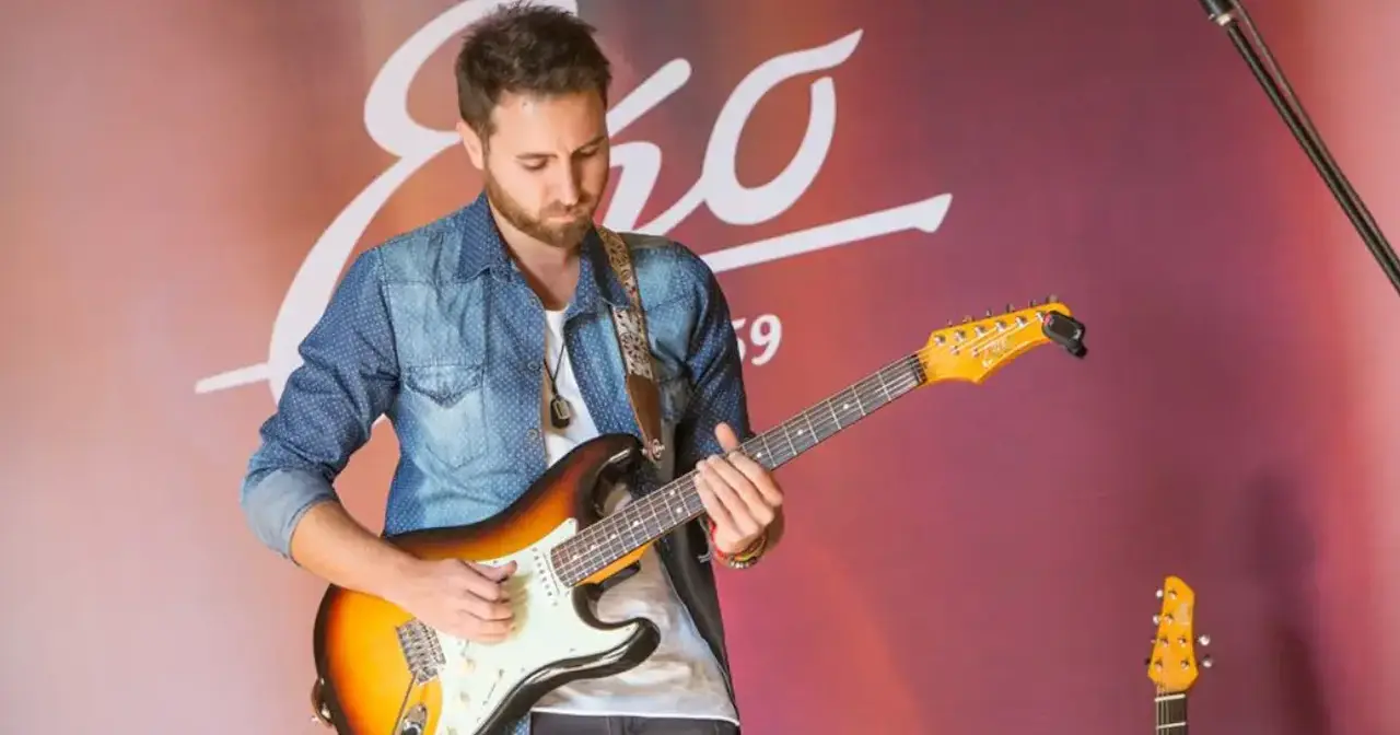 Elia-Garutti-Endorser-EkoGuitars_296d.jpg