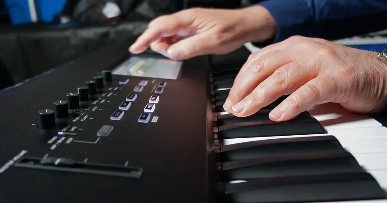 KORG NAUTILUS amplia i confini delle possibilità delle Synth Workstation grazie a 9 SoundEngine che generano diverse famiglie timbriche