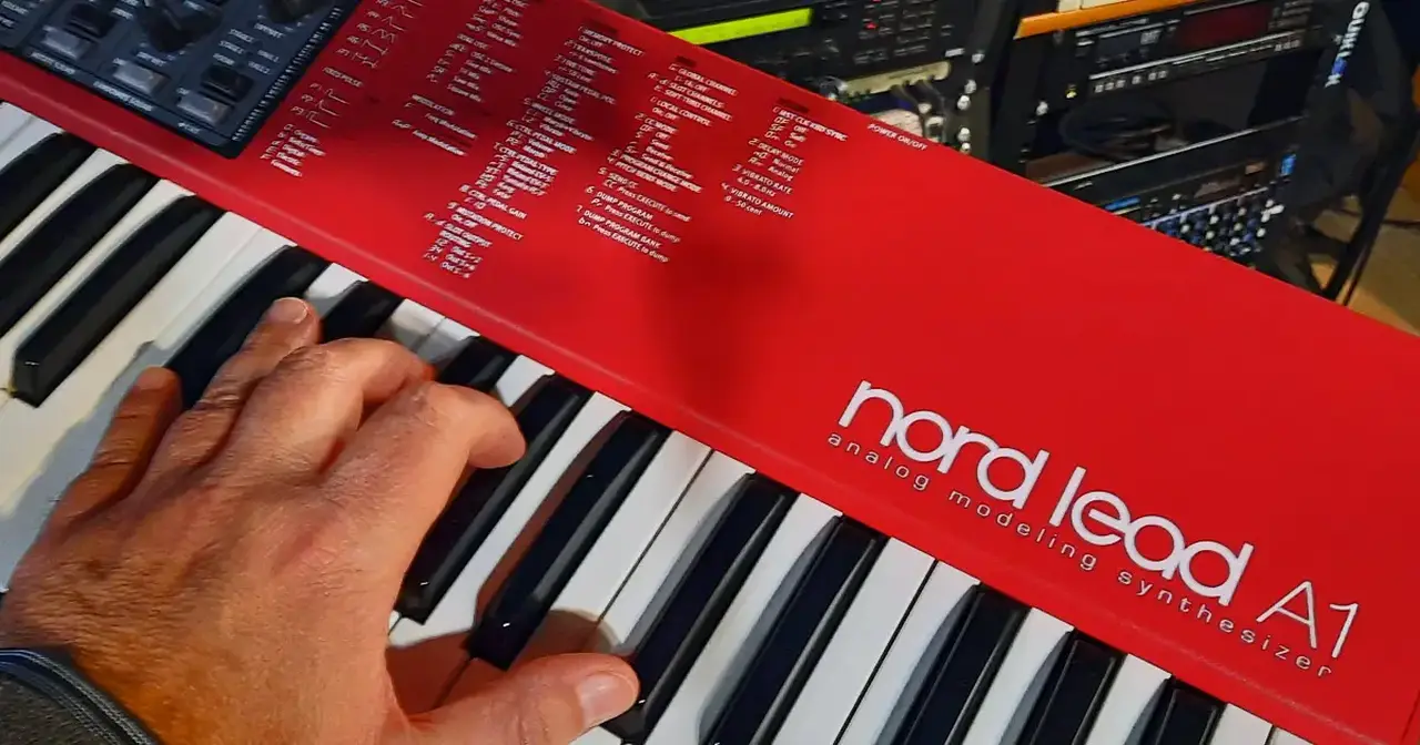 Nord Lead A1 è un sintetizzatore a modellazione fisica analogica dalla timbrica inconfondibile e dall’interfaccia utente intuitiva