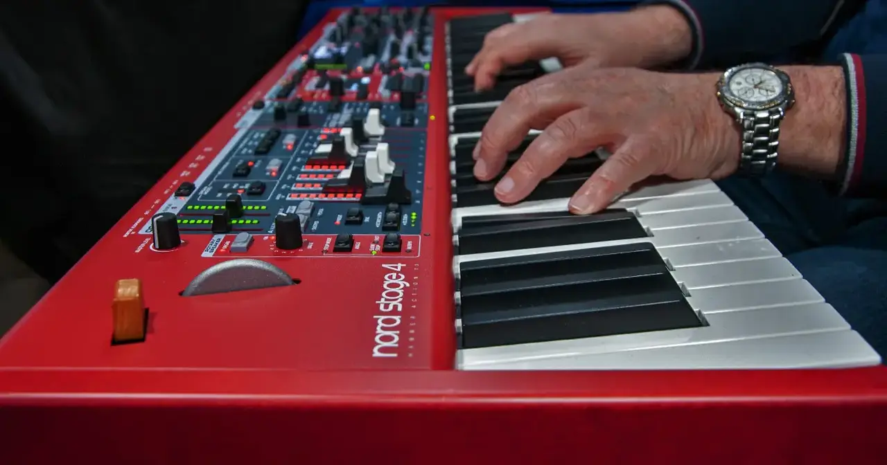 Nord Stage 4 la nuova generazione della serie Stage l'ammiraglia delle tastiere Nord, uno strumento pensato espressamente per il musicista sul palco