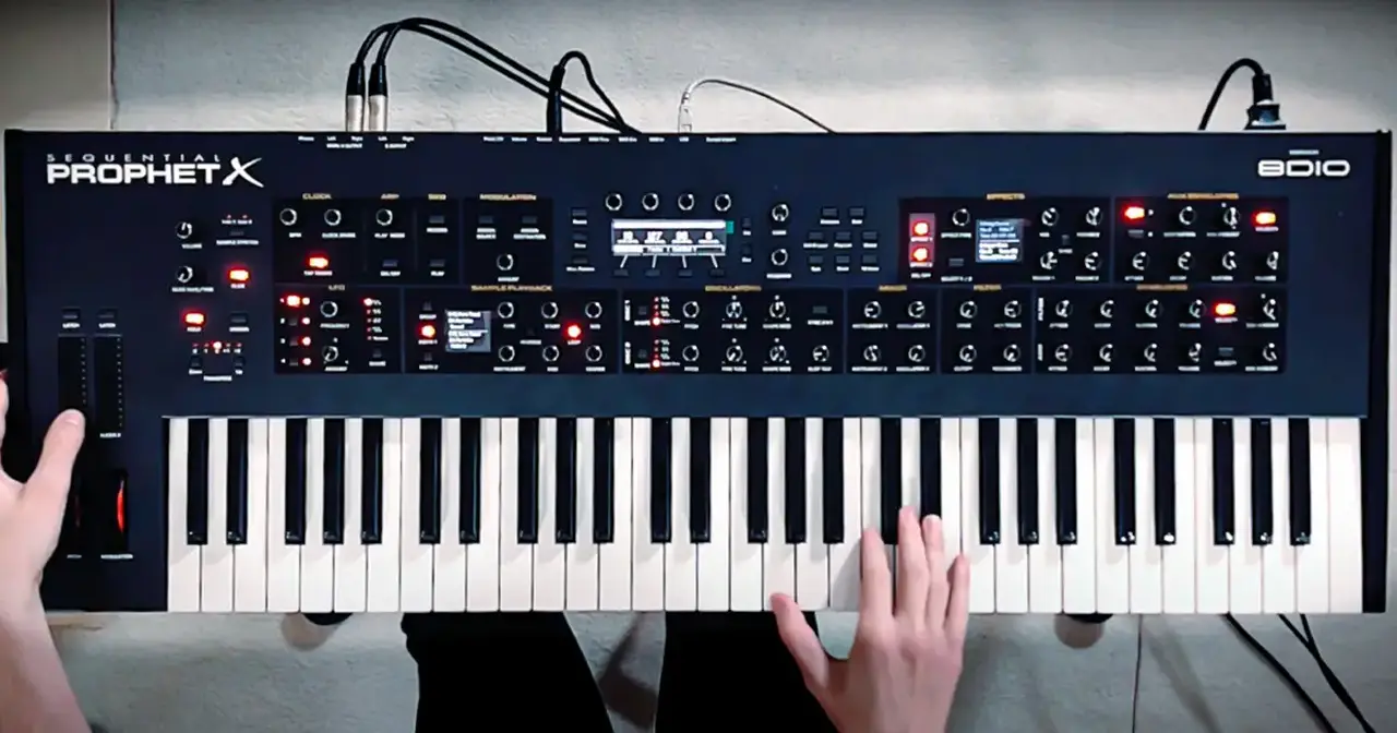 Sequential Prophet X è un synth a tastiera polifonico a 16 voci. La generazione sonora si basa su due oscillatori digitali e due sample based sui quali potrai caricare i sample inclusi cospicua libreria da 150GB residente nell’SSD interno. 2 filtri analog