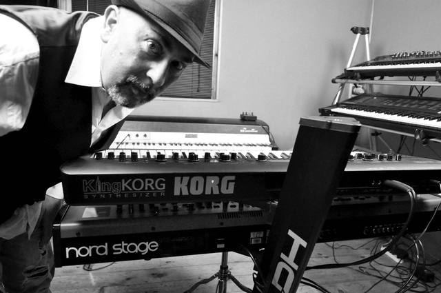 Simone Papi dei dirotta su Cuba in anteprima con KingKORG ed un nuovo fantastico brano