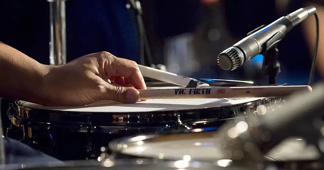 Vic Firth offre al batterista e al percussionista dei prodotti con la migliore durabilità, feeling e scelta attraverso la più ampia varietà di generi e stili musicali.