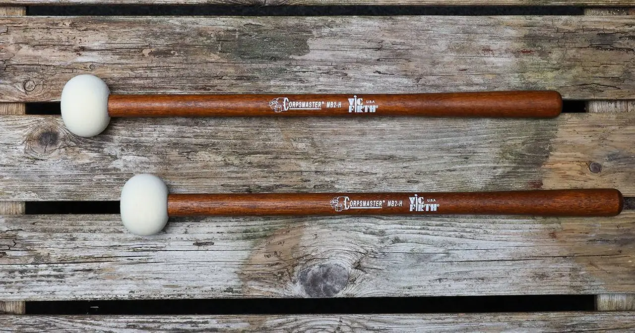 Oltre alla gamma per percussioni intonate, la serie Copsmaster di Vic Firth include anche mallets per grancasse e timpani.
