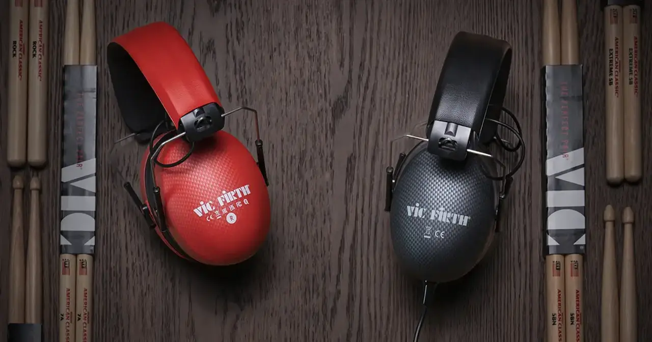 Lo studio della protezione acustica di Vic Firth a fatto si che venissero realizzati tappi isolanti e cuffie anti rumore di alta qualità per preservare l'udito del musicista.