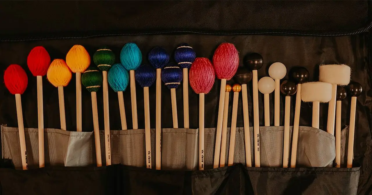 Vic Firth offre una vasta gamma di mallets per xilofoni, vibrafoni, campane e glockenspiel, permettendoti di scegliere il modello ideale per ogni contesto musicale, ovunque tu suoni.