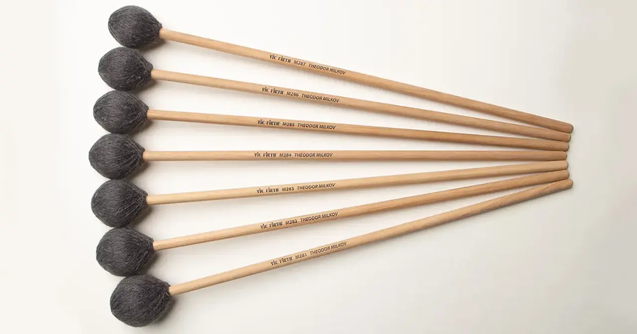 Ciascun modello di mallet Vic Firth Signature è realizzato grazie al confronto con i migliori percussionisti provenienti da vari stili musicali, ricercando il miglior design che rifletta al meglio le esigenze musicali di ciascuno di loro.