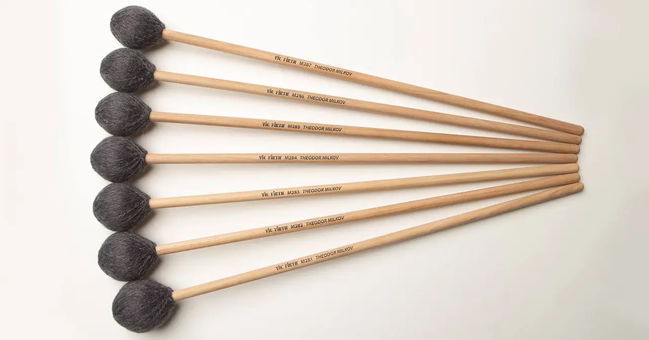 Ciascun modello di mallet Vic Firth Signature è realizzato grazie al confronto con i migliori percussionisti provenienti da vari stili musicali, ricercando il miglior design che rifletta al meglio le esigenze musicali di ciascuno di loro.