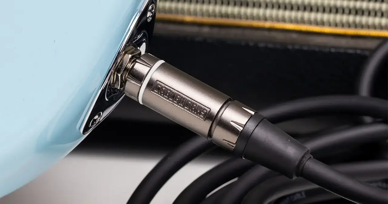 I cavi della serie Composer sono dotati di conduttori ben schermati e rivestimenti in PVC resistenti, caratteristiche che si traducono in una trasmissione fedele del segnale. Sono dotato del sistema identificativo TORIColor ID