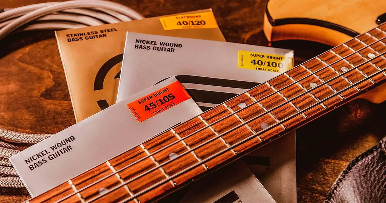 Dai primi anni 2000 la Dunlop ha iniziato la produzione di corde: ancora oggi vengono realizzate nello stabilimento americano a clima controllato e con tecniche appositamente studiate per offrire corde bilanciate e performanti.