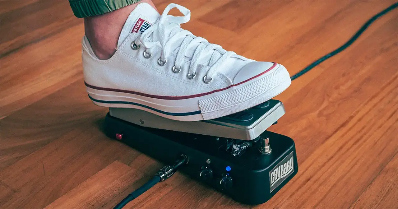 Il Cry Baby è un'icona del rock utilizzata dalle leggende della chitarra. Il catalogo di pedali wah Cry Baby di casa Dunlop è ampio, e affianca modelli classici che si rifanno alle prime edizioni a modelli signature realizzati in stretta collaborazione co