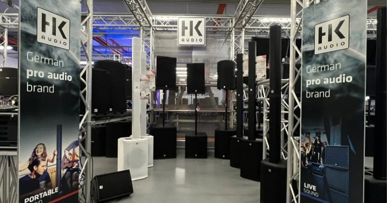 Esposizione HK Audio presso Magazzino Musicale Merula