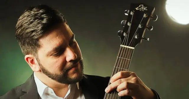 Riccardo Lorusso è un endorser per Eko Guitars