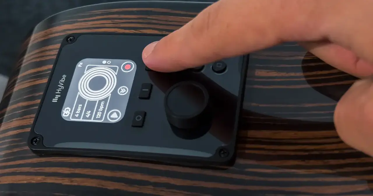 Il processore onboard con display OLED permette di gestire rapidamente le varie funzioni.