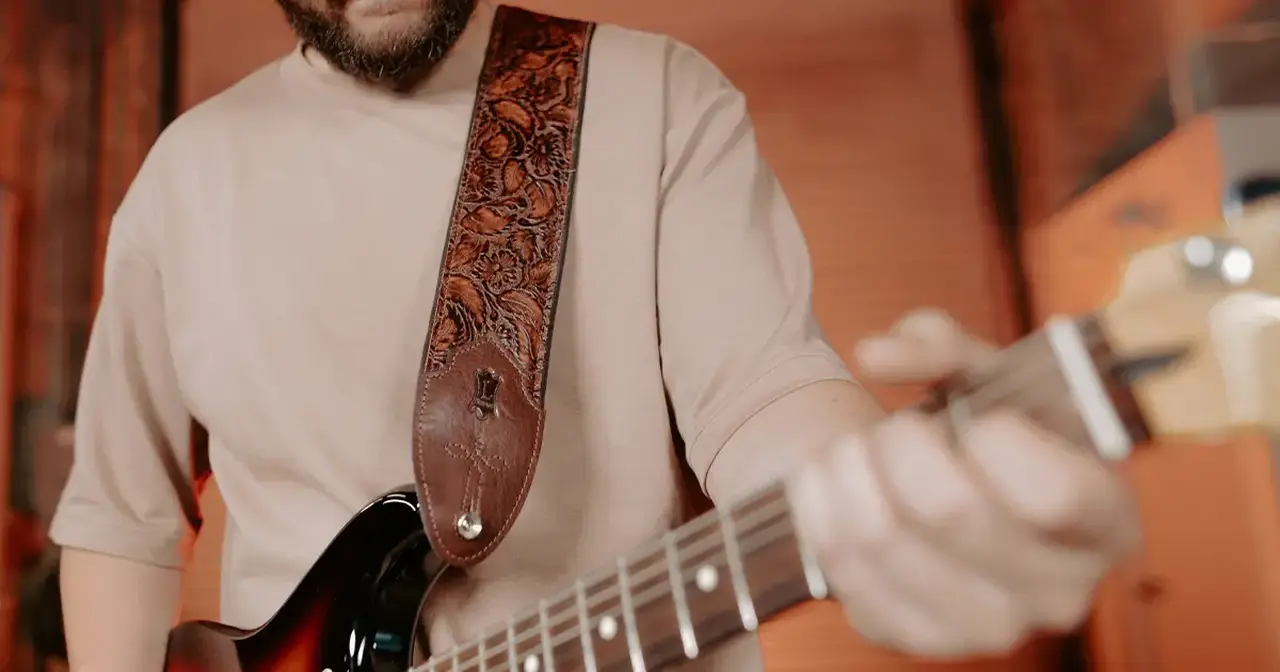 La serie Country Western propone tracolle dal design ispirato alla musica country americana, dal glamour tipico di Nashville al look selvaggio dei nativi del sud-ovest.