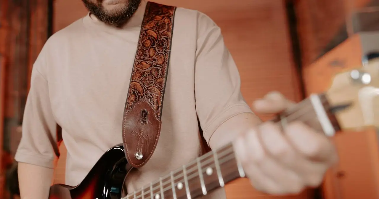 La serie Country Western propone tracolle dal design ispirato alla musica country americana, dal glamour tipico di Nashville al look selvaggio dei nativi del sud-ovest.