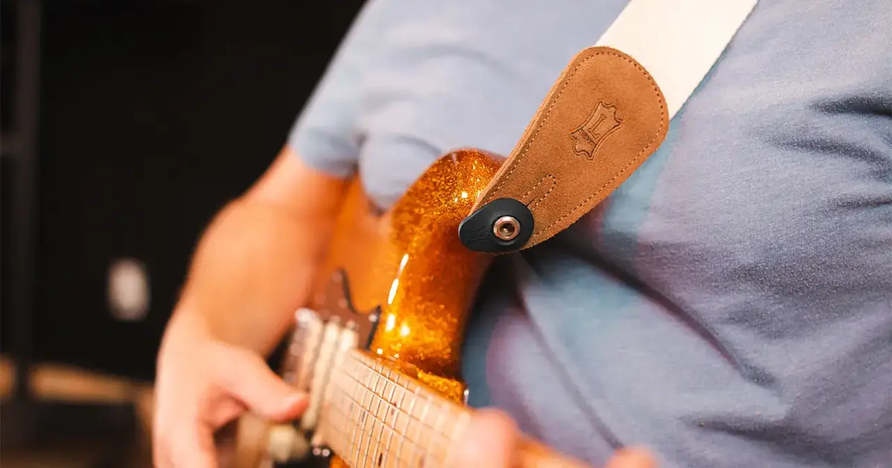 Levy's offre una serie di accessori che facilitano la vita del musicista, come i pratici porta wireless.