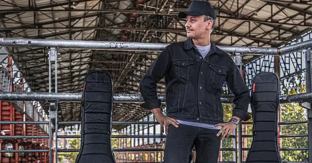 Luca Angelici è un bassista e concertista nato a Fermo, t