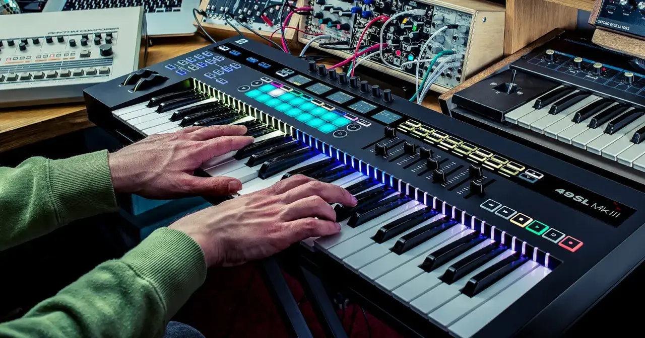 Novation SL MKIII: controller MIDI di terza generazione, compatibile con tutte le DAW. Il sistema di scansione a 10.000 punti al secondo garantisce risposta dinamica e sensibilità espressiva senza rivali.