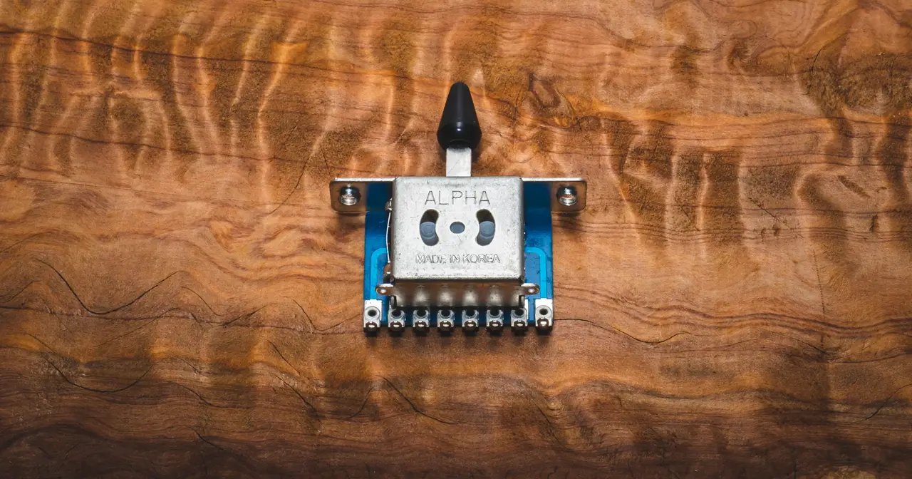 Il catalogo Yellow Parts offre una serie di selettori a 3 o 5 vie, piastre jack e potenziometri per chitarre di diverse tipologie