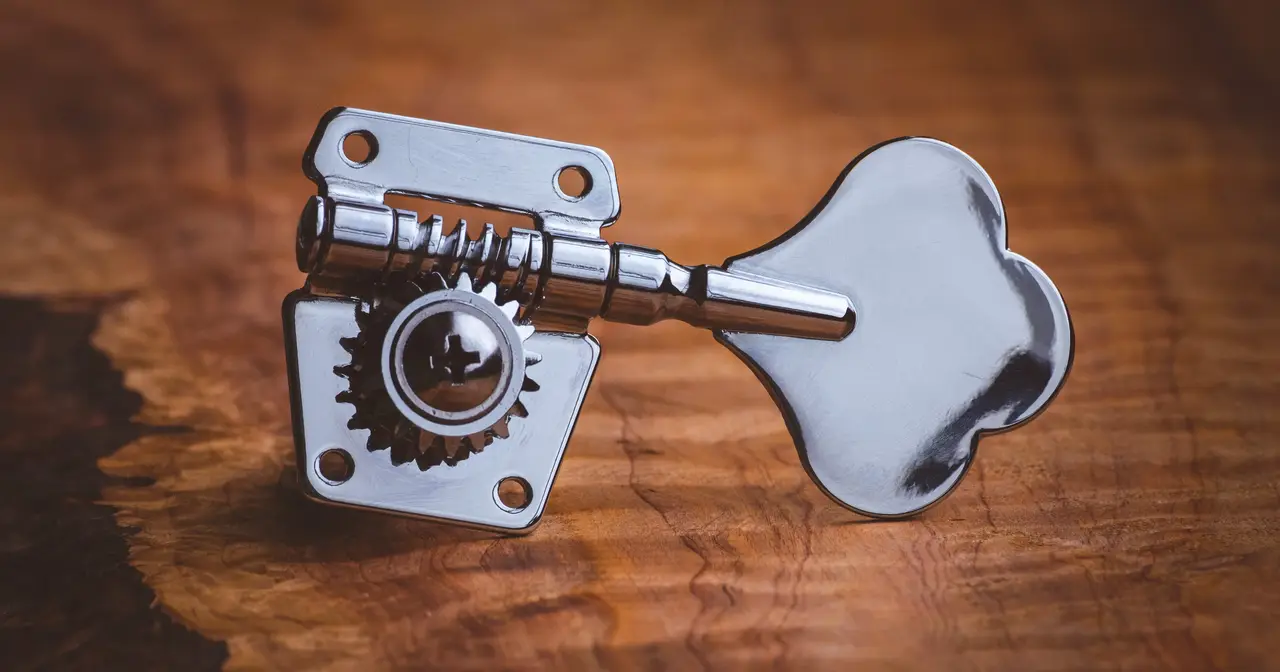 Le parti di ricambio per basso di Yellow Parts sono disponibili per diverse tipologie di basso elettrico