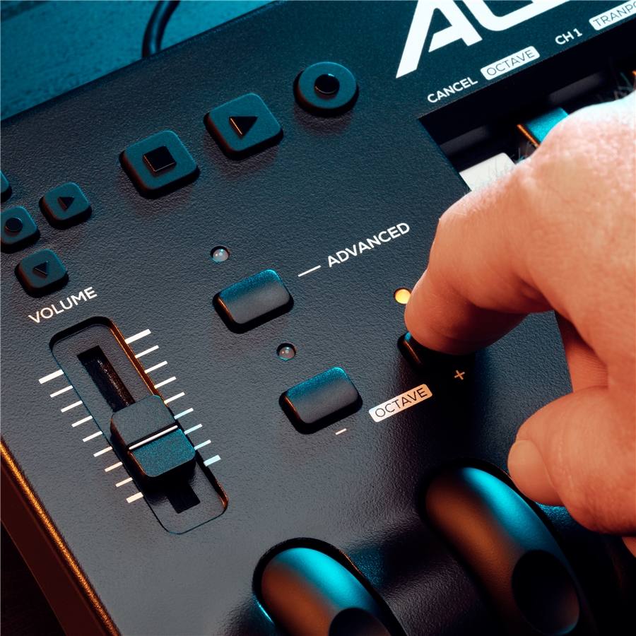 10-alesis-q49mkii-1070001024_5