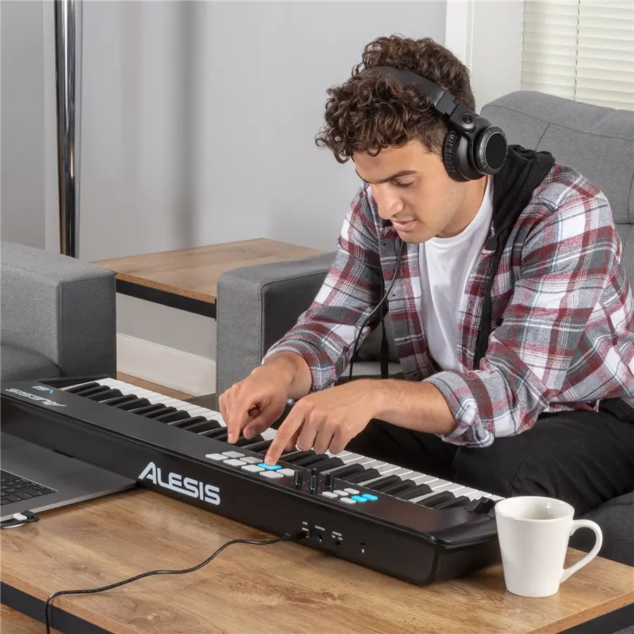 10-alesis-v61-mkii-1070007712_4
