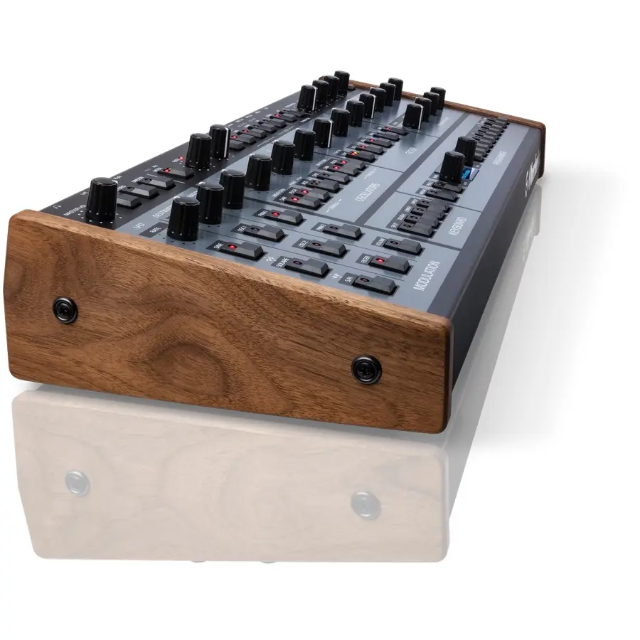 111-oberheim-ob-x8-desktop-17900020_2