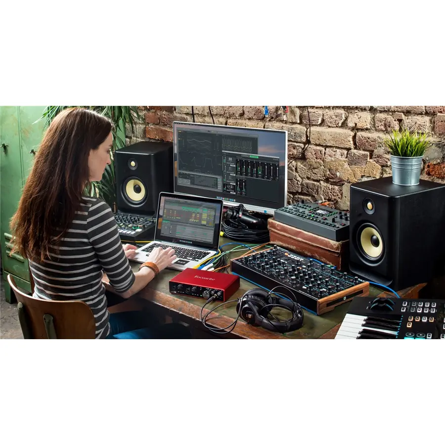 26-focusrite-scarlett-8i6-3rd-gen-gfo02001350_5