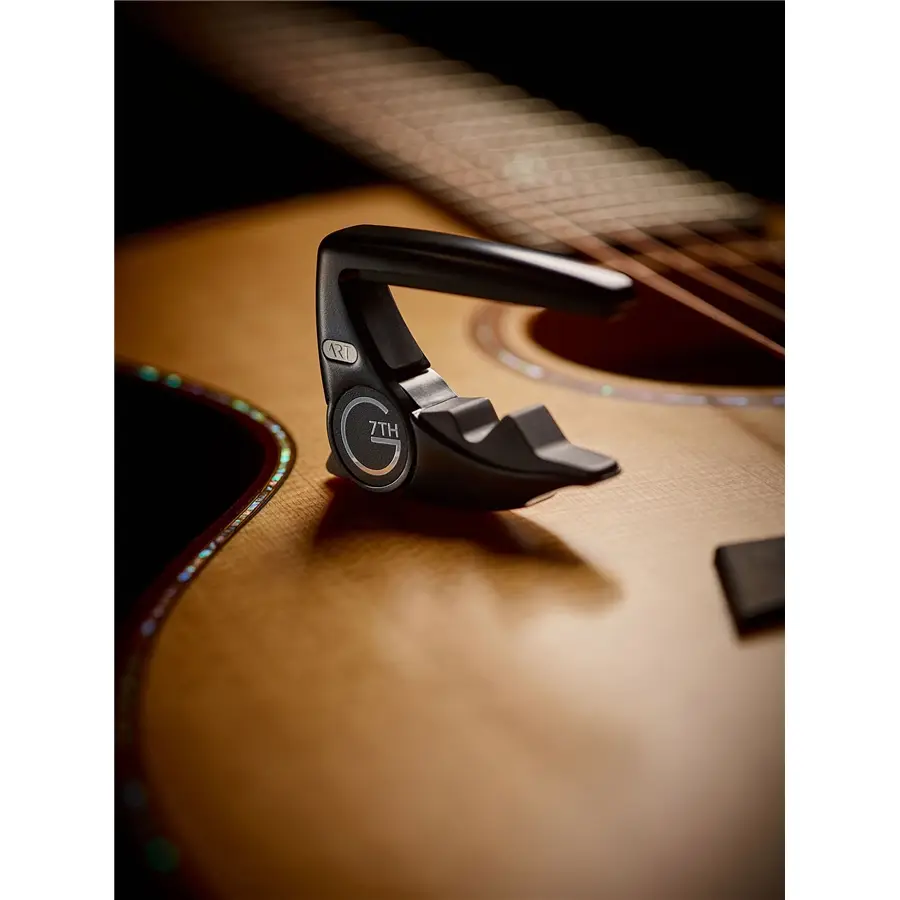 27-g7th-performance-3-art-6-string-satin-black-capo-12103065_5