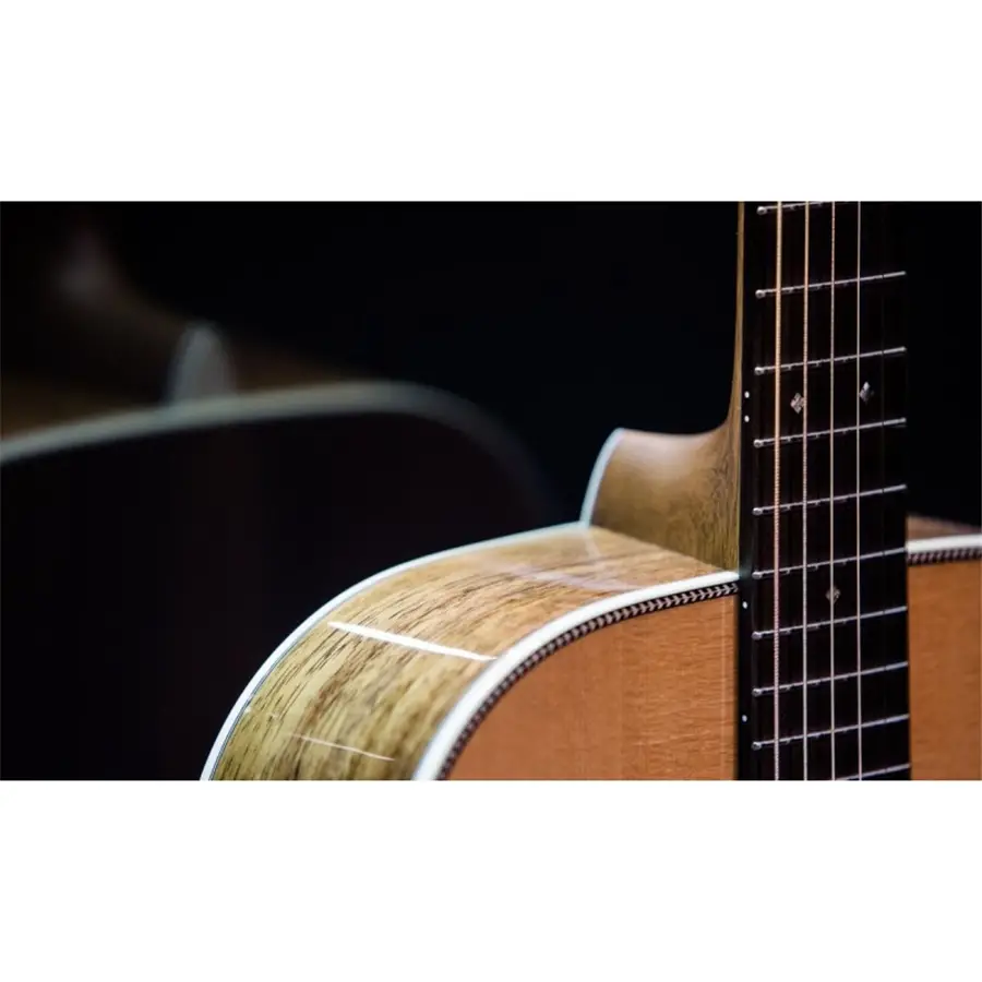 33-martin-co-000-28i-koa-italy-custom-shop-limited-edition-06600687_1