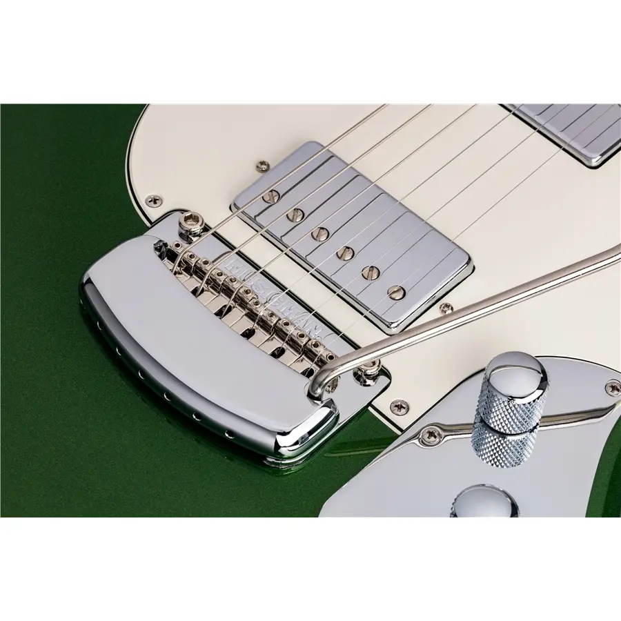 35-music-man-stingray-guitar-hh-trem-charging-green-tatiera-acero-mm-825evr106cscr_4