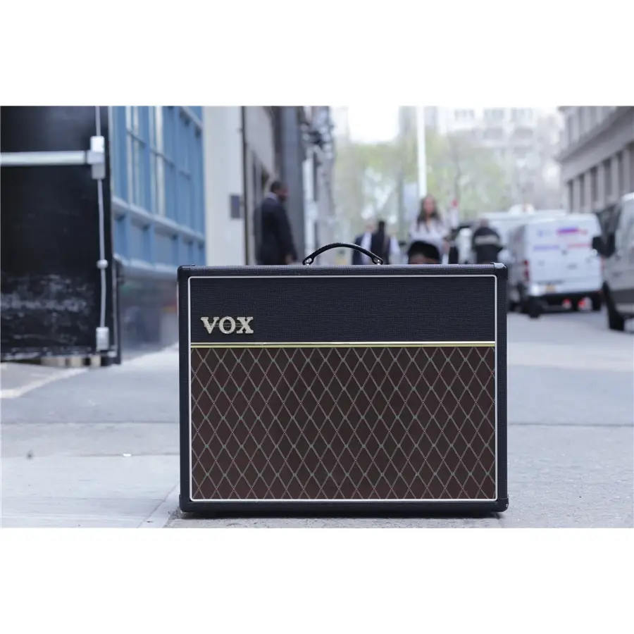 56-vox-ac30s1-onetwelve-c1020100115_6