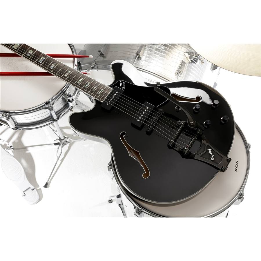 56-vox-bobcat-v90b-bigsby-jet-black-c1030152018_3