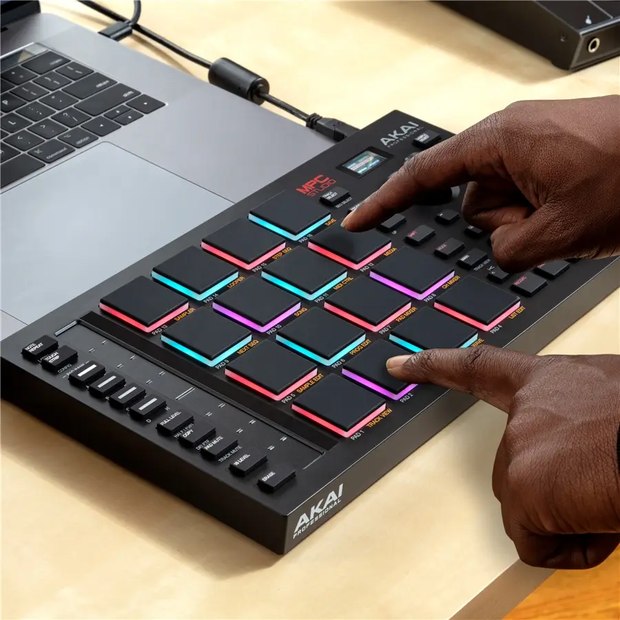 8-akai-professional-mpc-studio-2-1070019037_3