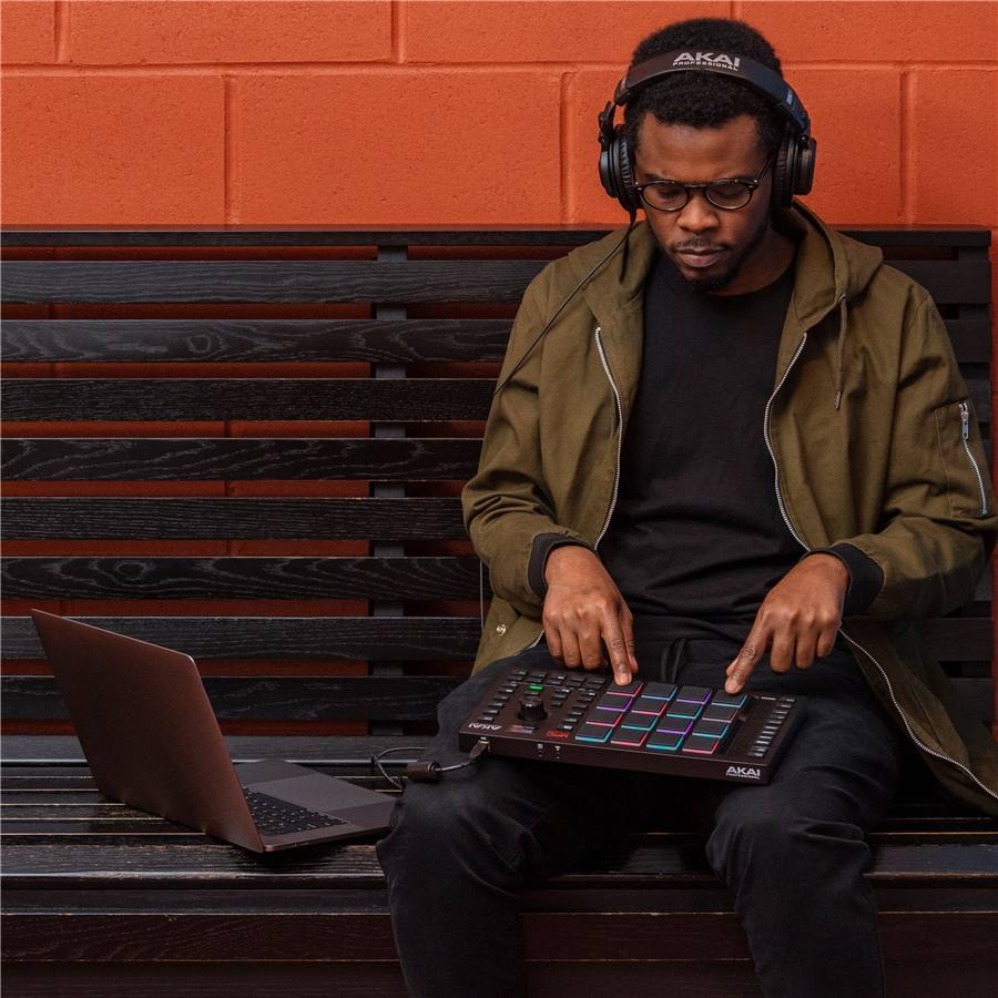 8-akai-professional-mpc-studio-2-1070019037_7