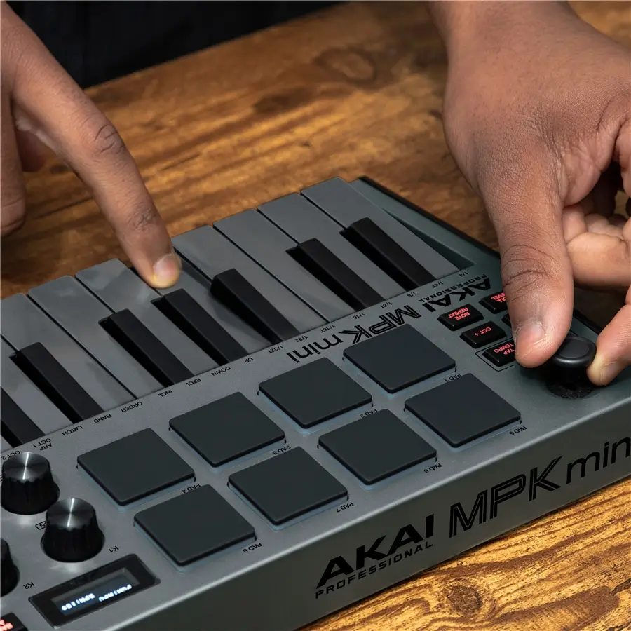 8-akai-professional-mpk-mini-3-grey-1070015547_3