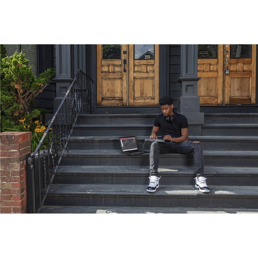 8-akai-professional-mpk-mini-mkiii-black-1070015544_14