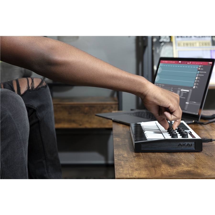 8-akai-professional-mpk-mini-mkiii-white-1070015545_12