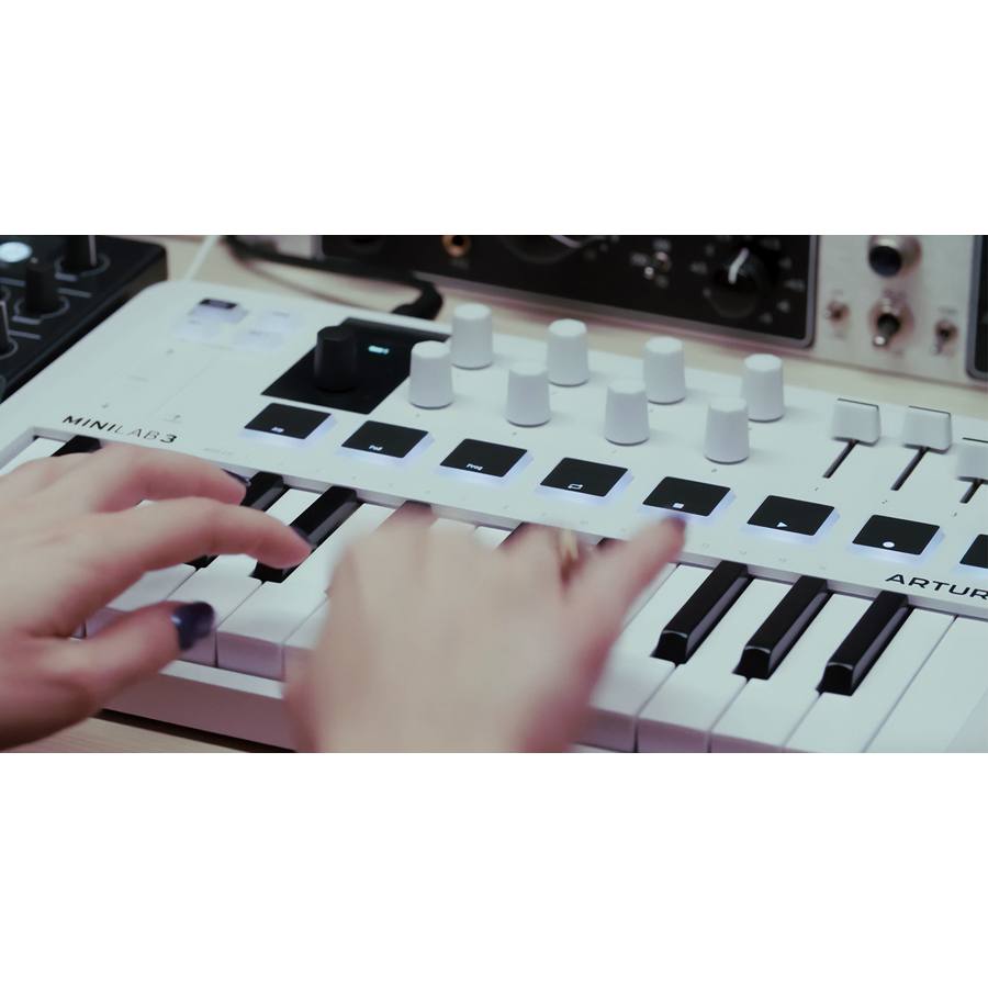 Arturia MiniLab 3: il DAW controller a tastiera compatto dalla ricca dotazione software